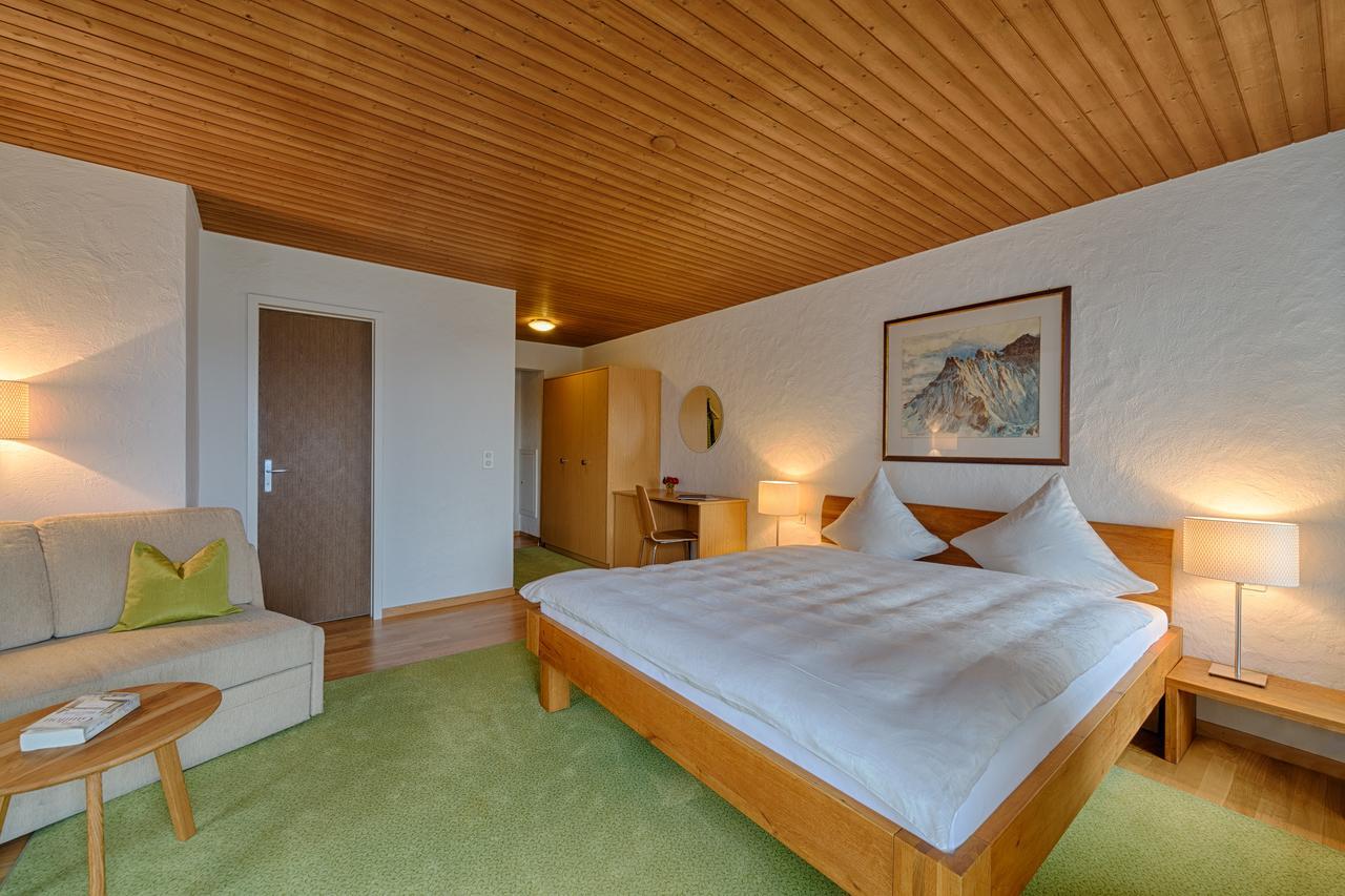 Neuhaus Golf- & Strandhotel Unterseen Chambre photo