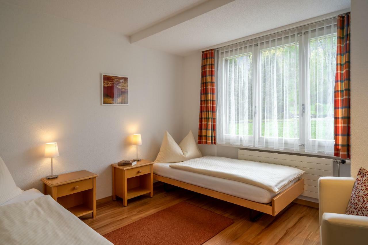 Neuhaus Golf- & Strandhotel Unterseen Extérieur photo