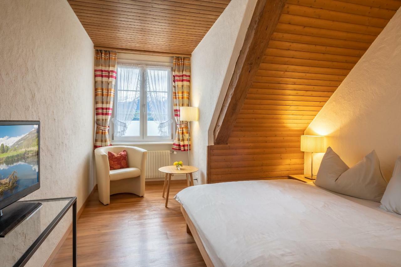 Neuhaus Golf- & Strandhotel Unterseen Extérieur photo